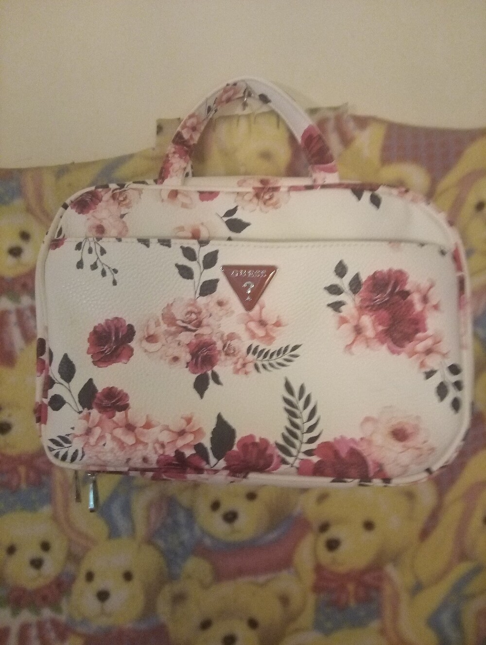 🌹🌹Guess Floral Red Pink and White Women's Cosmetic Or Hygiene Bag